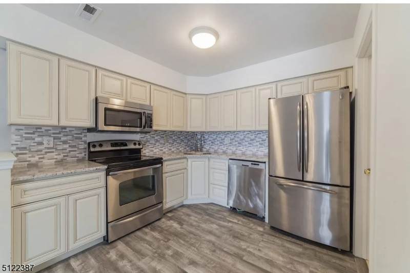 30 Uxbridge Pl - Photo 1
