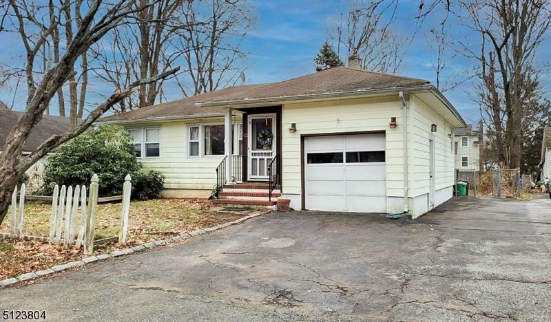 52 Maple Ave - Photo 1