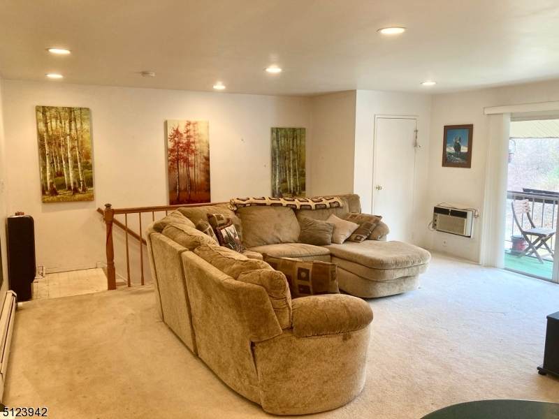16 Deanna Dr - Photo 1