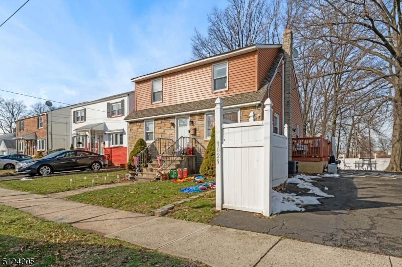 1029 E Blancke St - Photo 1