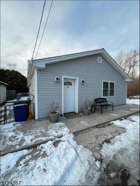 5 Knowles Ln - Photo 1