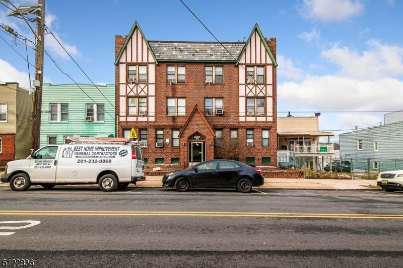 901 Grand Ave - Photo 1