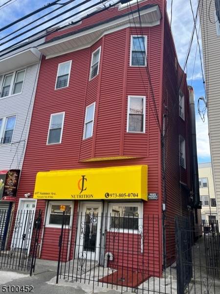 697 Summer Ave - Photo 1