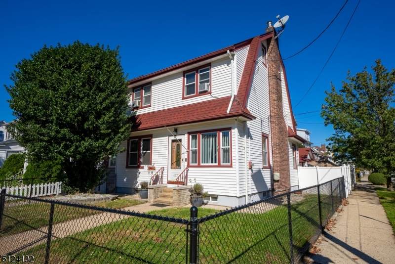 407 3Rd Ave - Photo 1