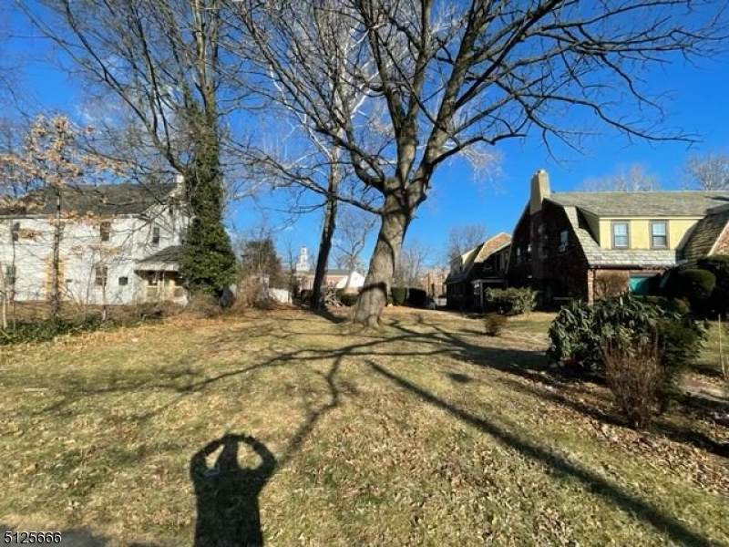 755 Westminster Ave - Photo 1