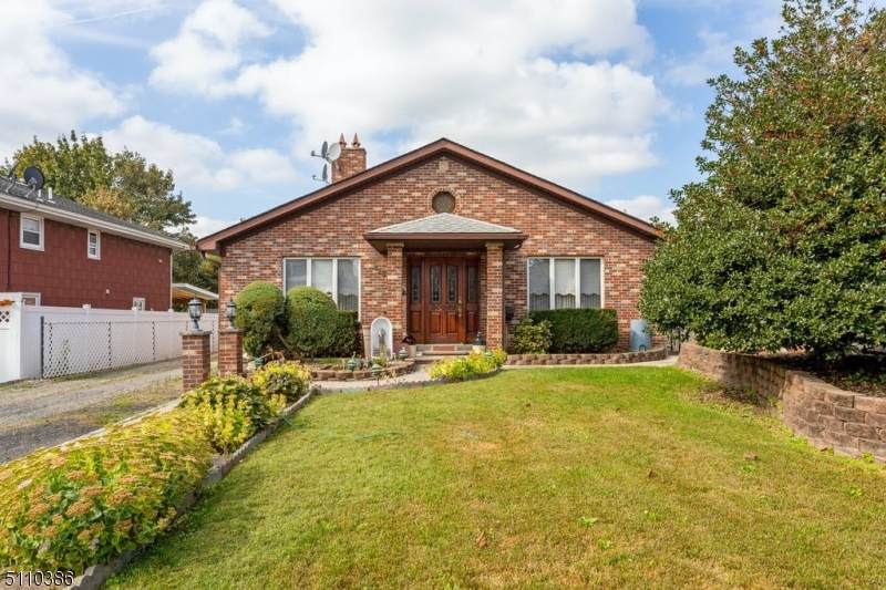 123 Grand Pl - Photo 1
