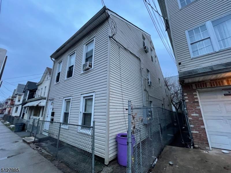 248 Governor St - Photo 1