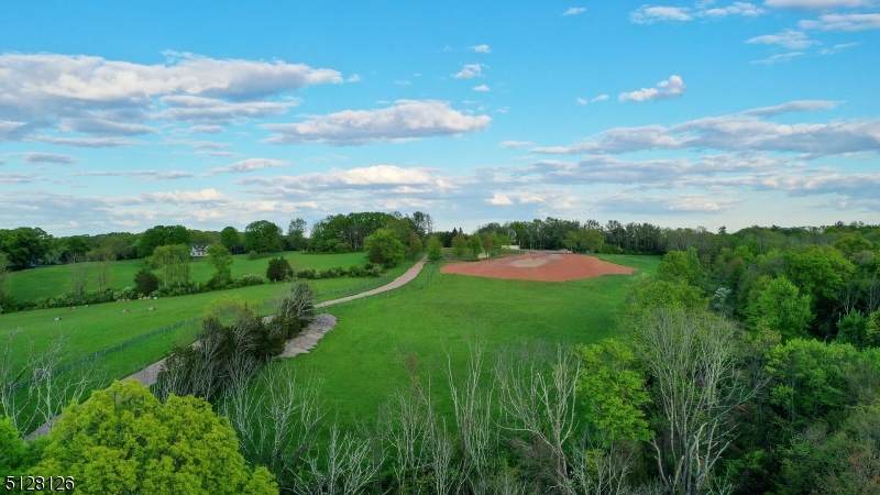5 Windsor Ln - Photo 1