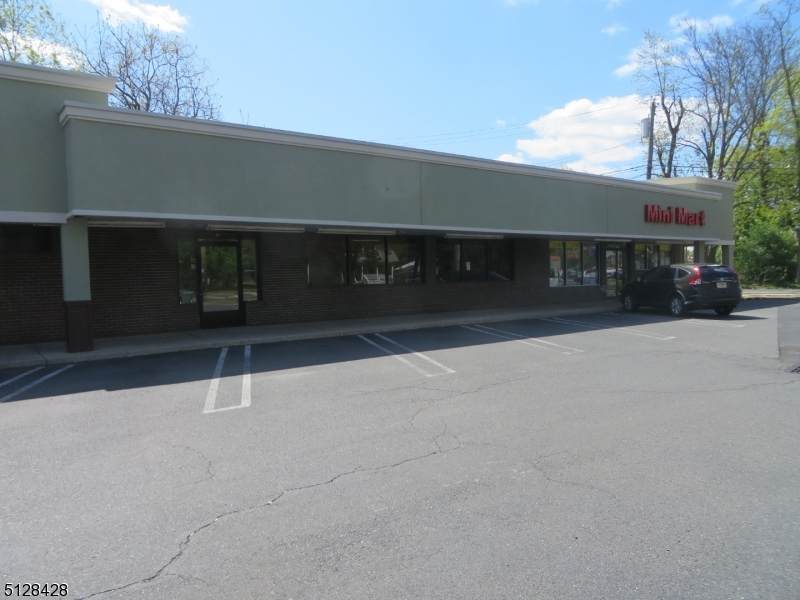 568 Union Ave - Photo 1