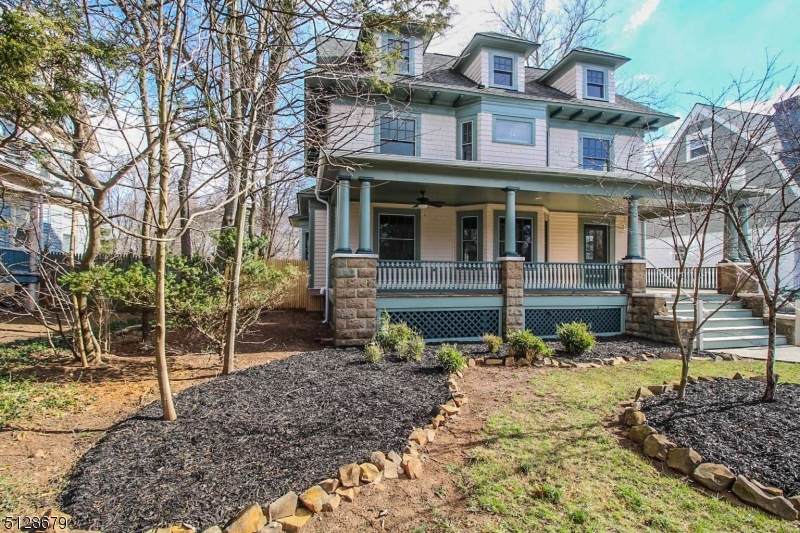 31 Myrtle Ave - Photo 1