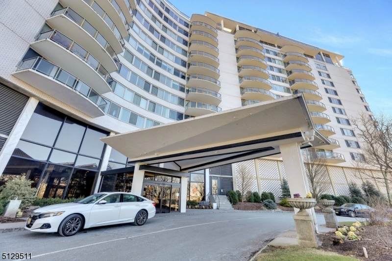 1 Claridge Dr - Photo 1