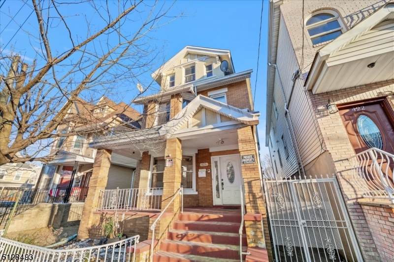 424 Bergen Ave - Photo 1