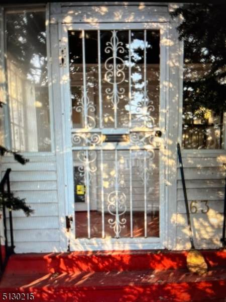 61 Custer Ave. - Photo 1