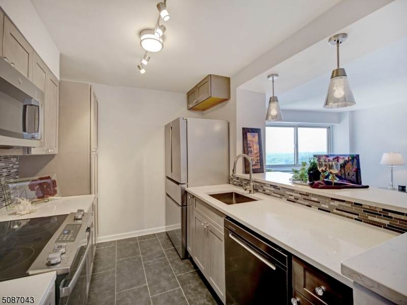 377 S Harrison 15N - Photo 1