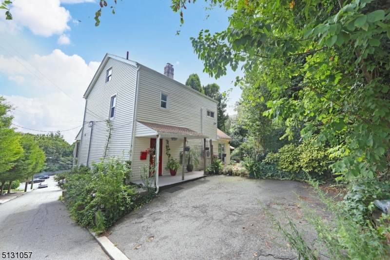 8 Maple St - Photo 1