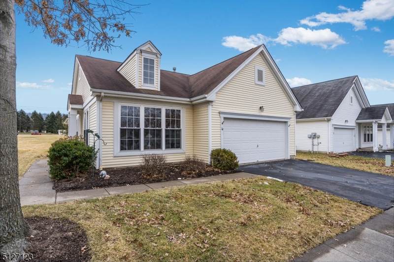 14 Kensington Cir - Photo 1