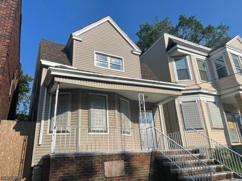 475 20Th St - Photo 1