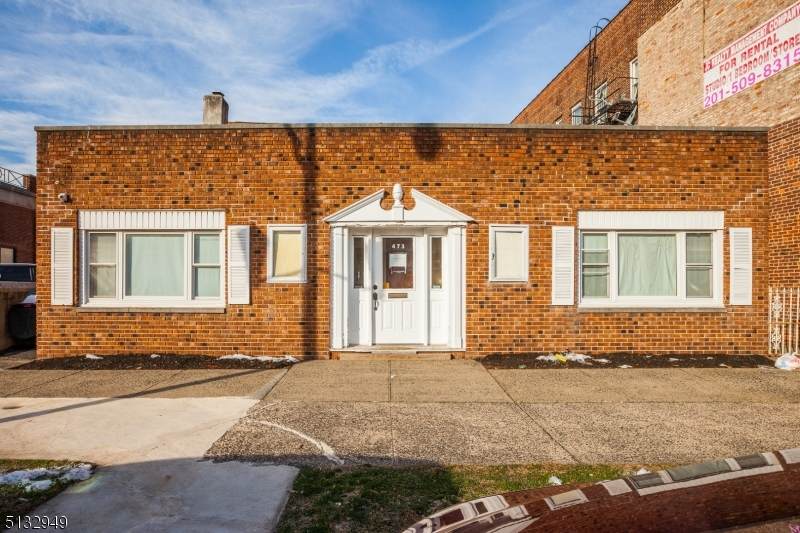 473 Washington Ave - Photo 1