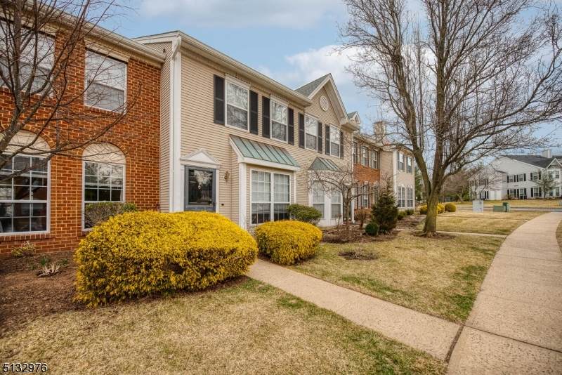 125 Columbus Dr - Photo 1