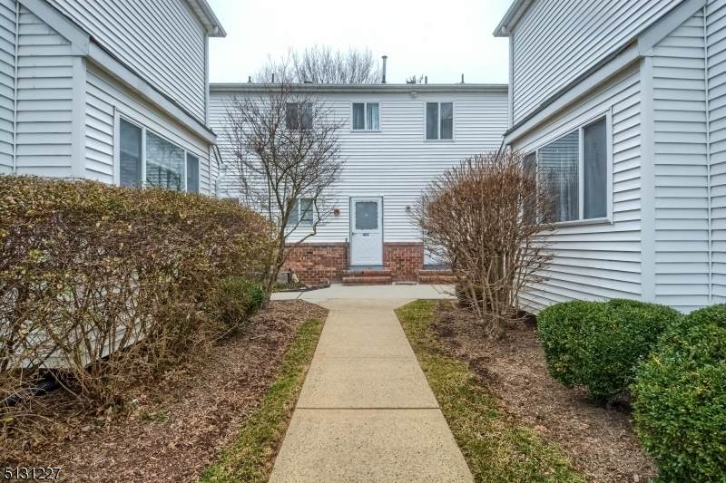408 Saddle Ct - Photo 1