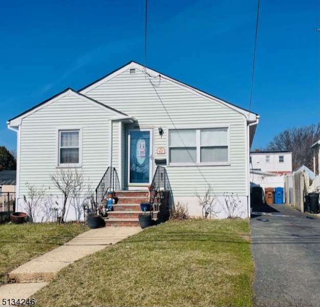 917 Bergen Ave - Photo 1
