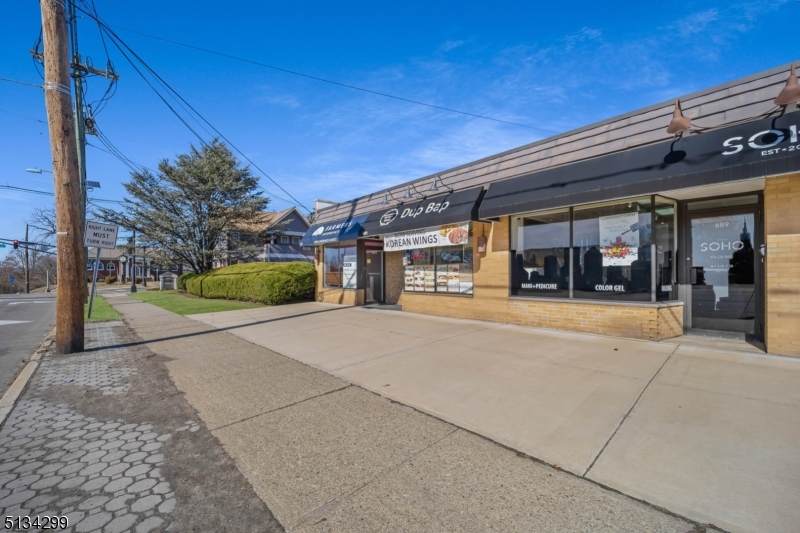 691 Bloomfield Ave - Photo 1