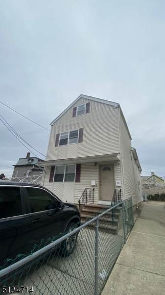 1089 Lafayette St - Photo 1
