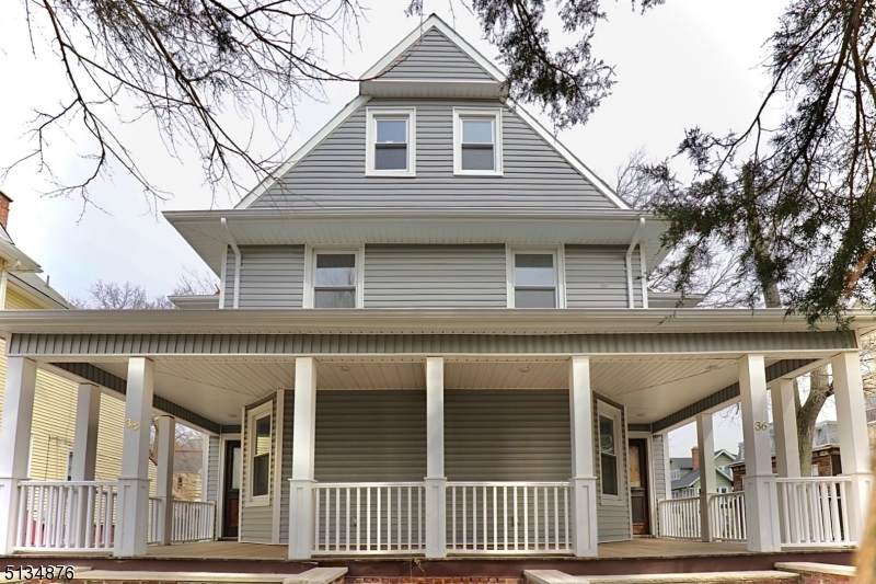 36 Carlton St - Photo 1