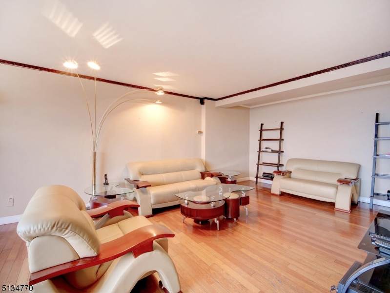 377 S Harrison St 19D - Photo 1