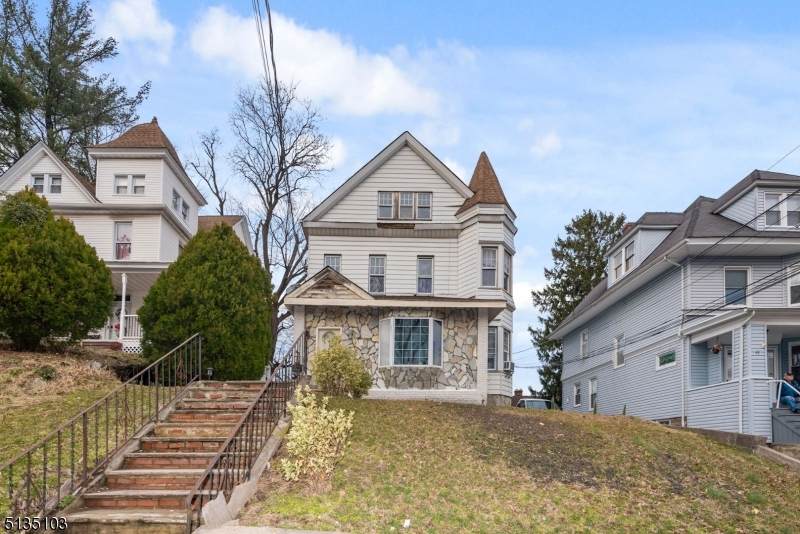 52 Lafayette Ave - Photo 1