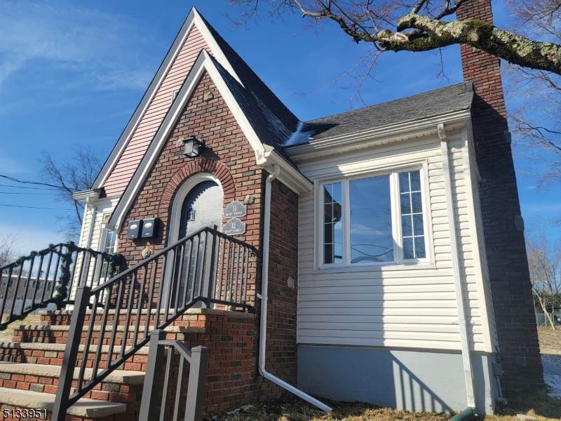 11 Briant Pkwy - Photo 1