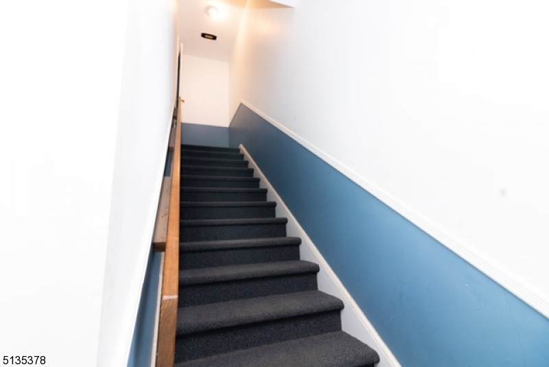 220 Bank St - Photo 1