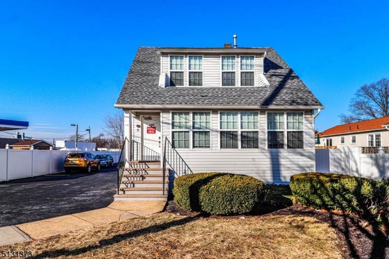 1462 Roosevelt Ave - Photo 1