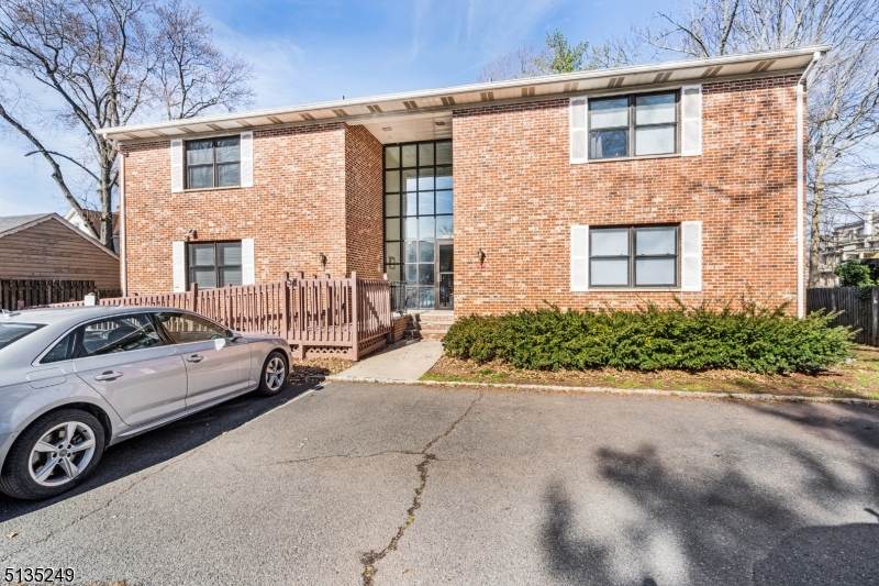139 Maple Ave - Photo 1