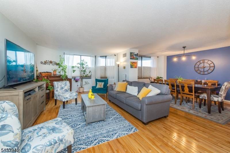 124 Harmon Cove Tower - Photo 1