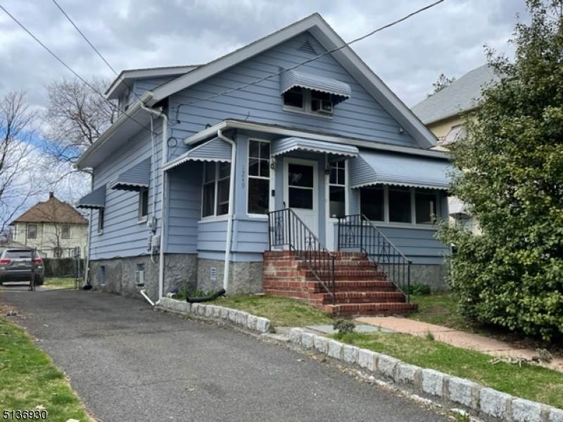 1247 Columbia - Photo 1
