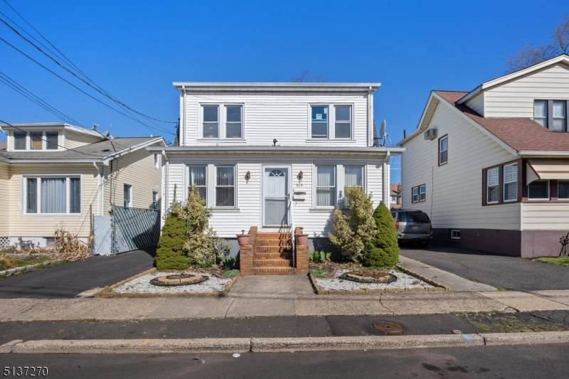 519 Buchanan St - Photo 1