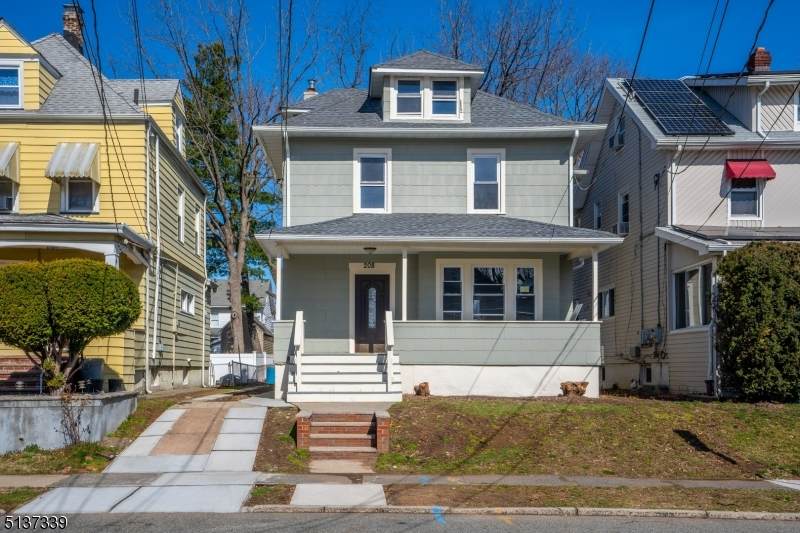 208 Demott Ave - Photo 1