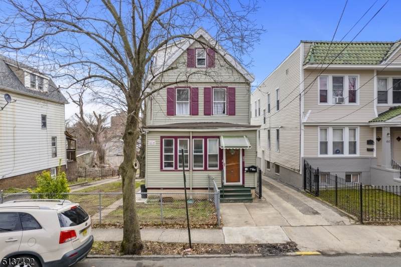 56 Park Pl - Photo 1