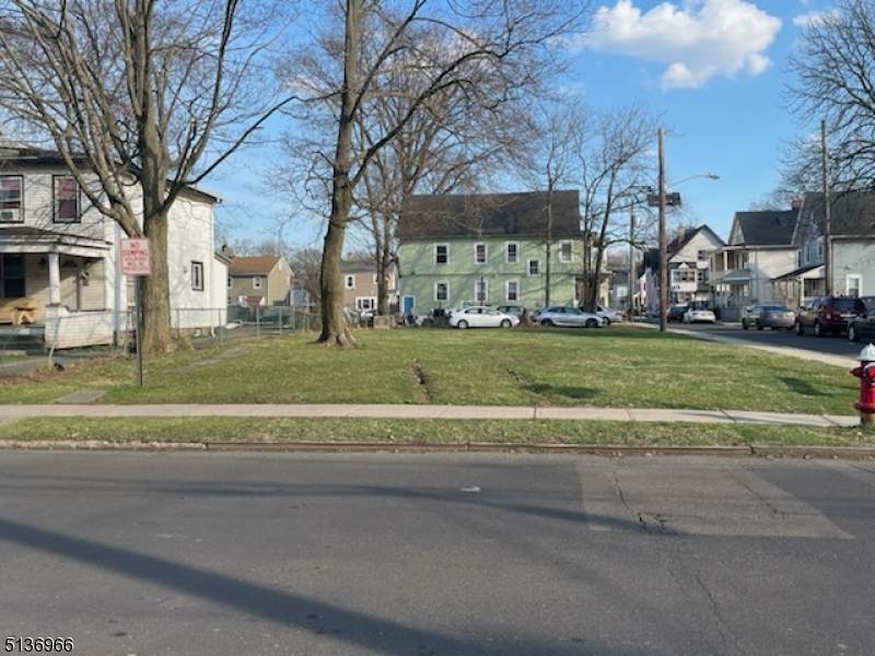 435 W 5Th St - Photo 1