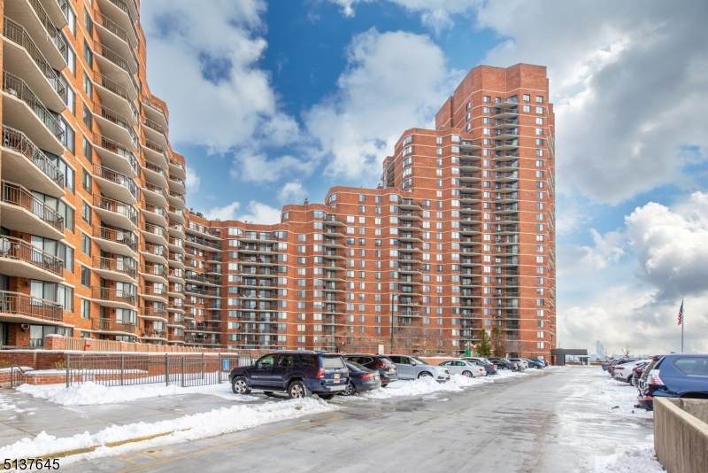 1030 Harmon Cove Tower - Photo 1