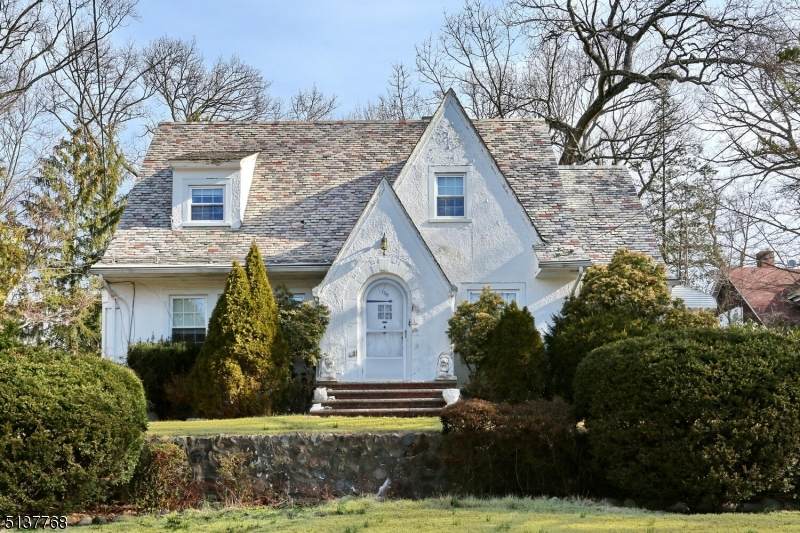 130 Franklin Ave - Photo 1
