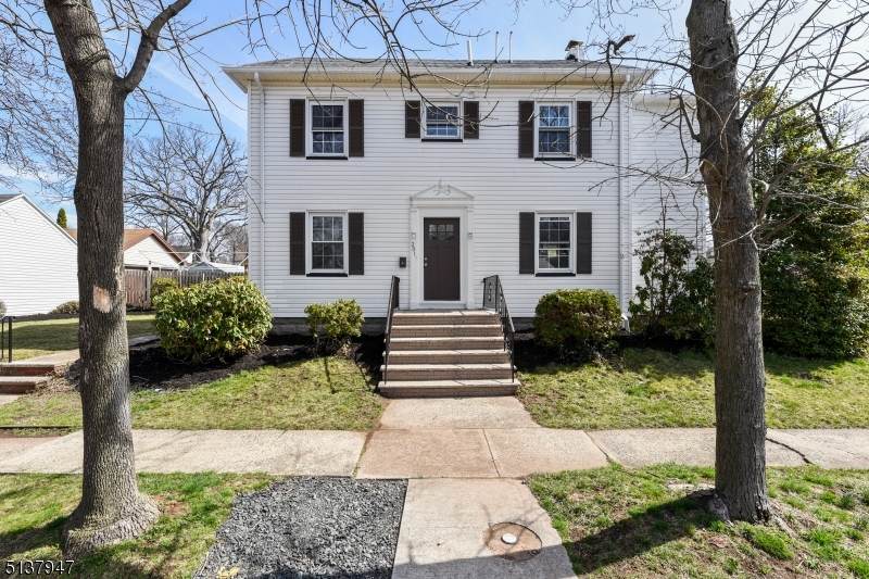 201 E Clay Ave - Photo 1