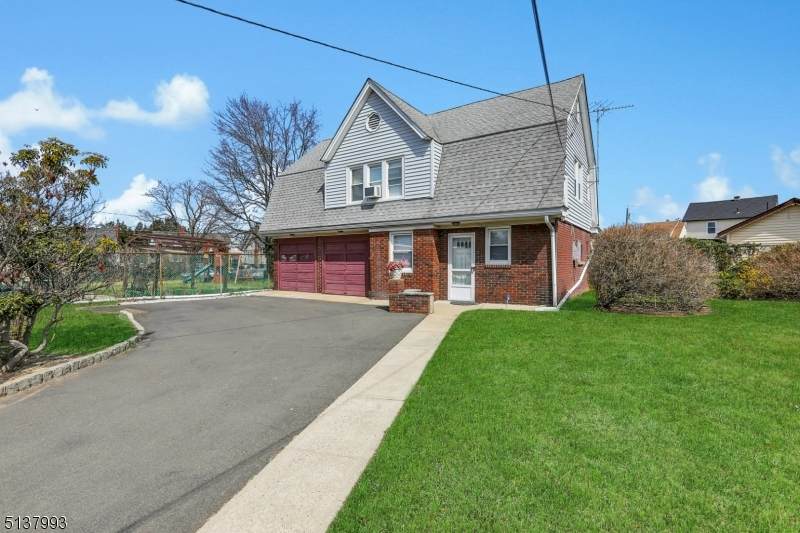 631 Chestnut St - Photo 1