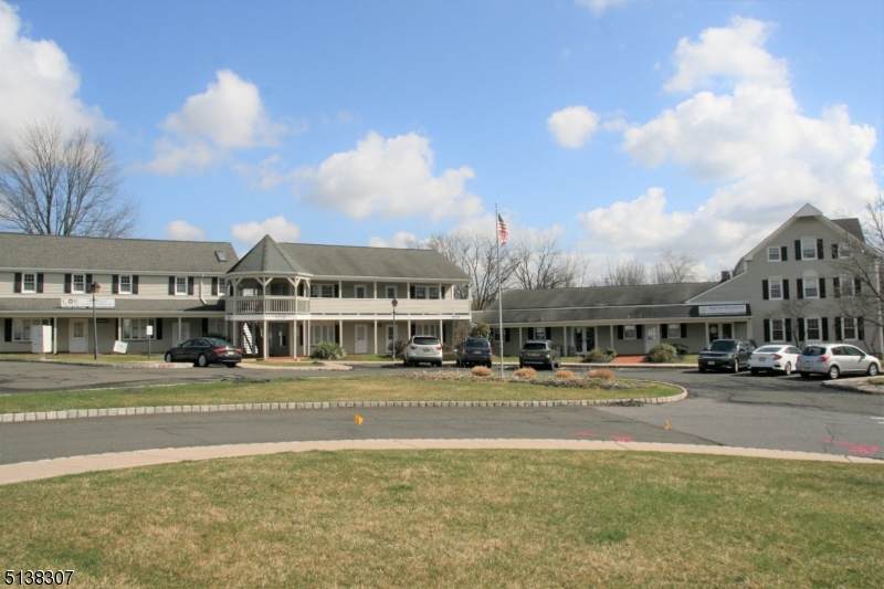 152 Main St - Building B1 - Photo 1