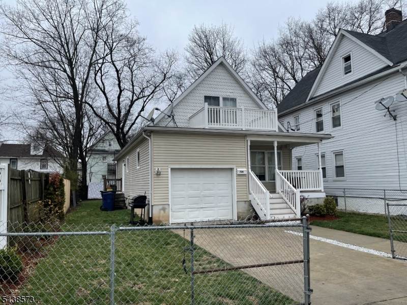 724 Wallace Pl - Photo 1