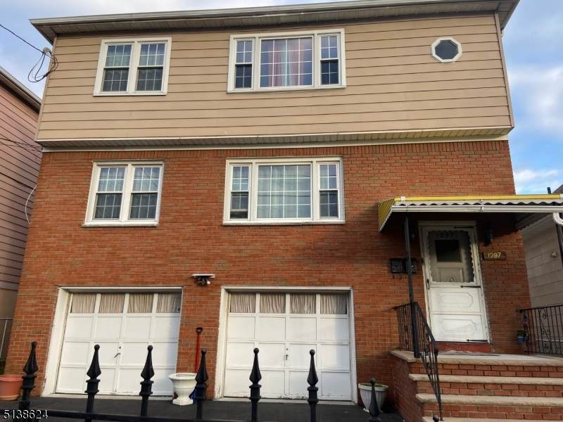 1297 Baker St - Photo 1