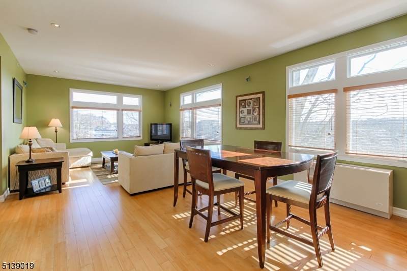 276 Chestnut St - Photo 1