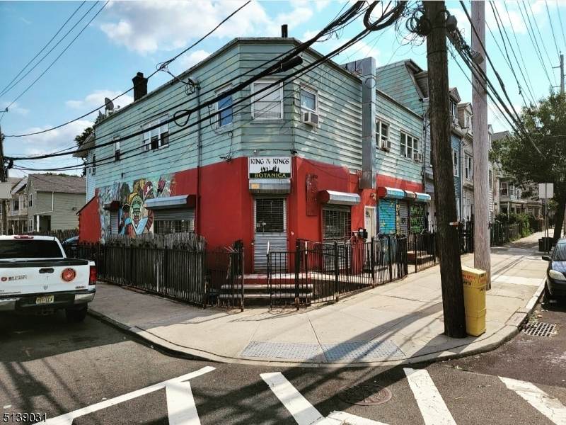 809 Summer Ave - Photo 1