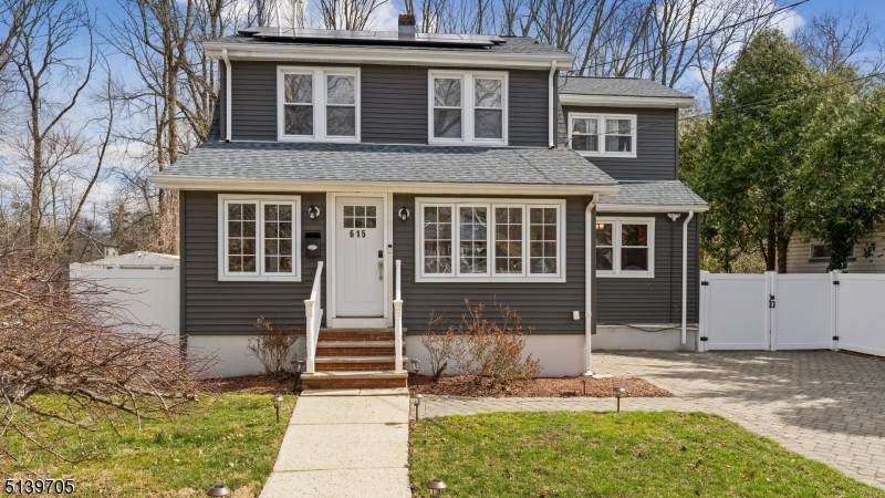 615 Parkview Ave - Photo 1